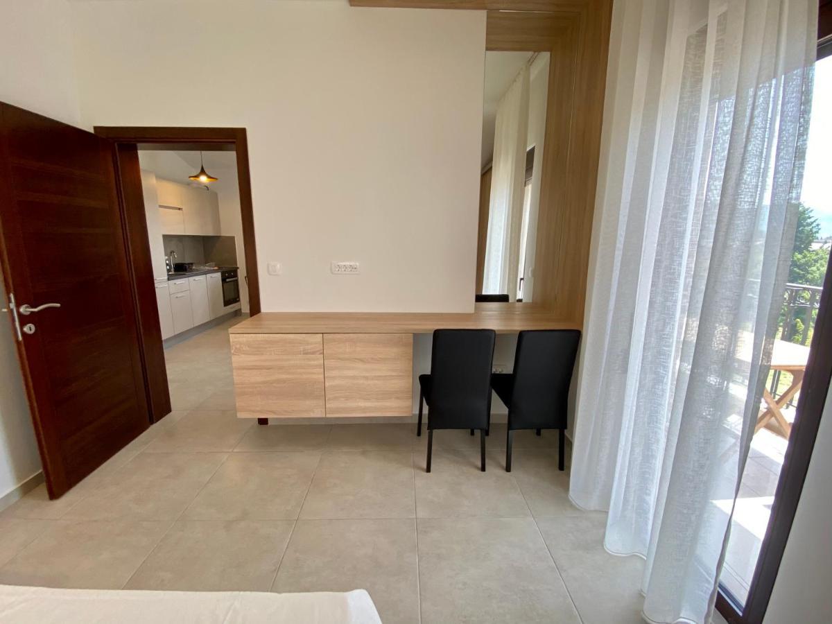 Villa Dolphin Apartments Petrovac Exterior photo