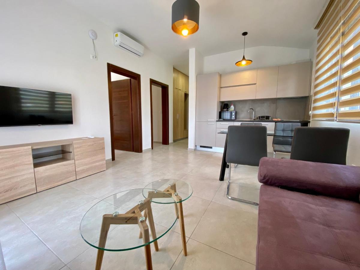 Villa Dolphin Apartments Petrovac Exterior photo