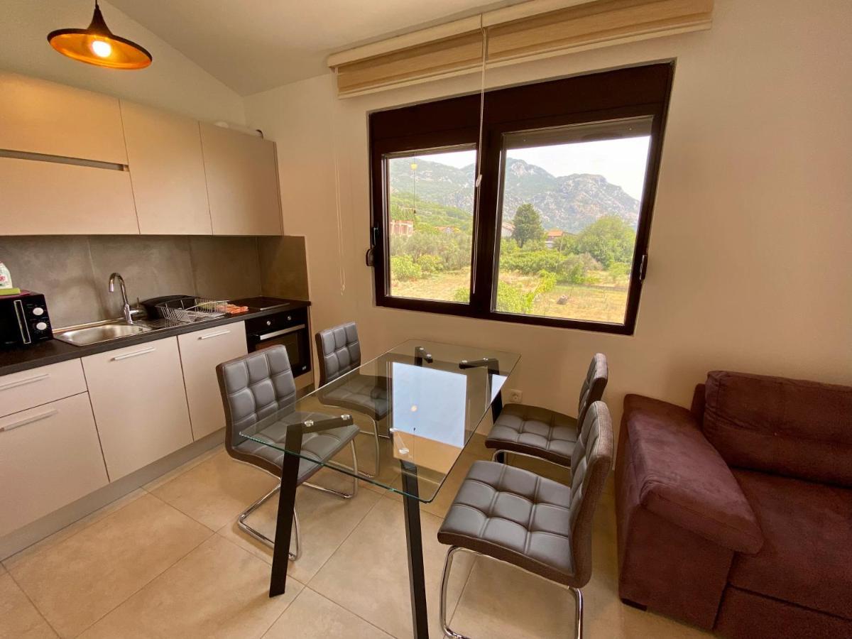 Villa Dolphin Apartments Petrovac Exterior photo