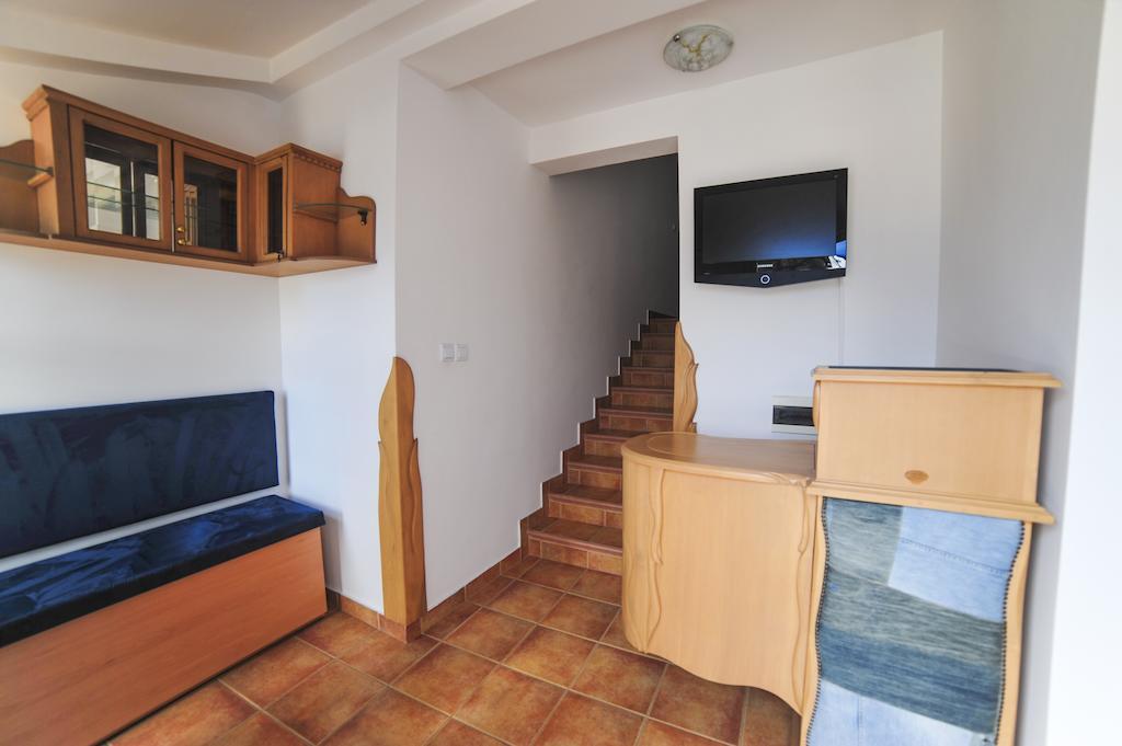 Villa Dolphin Apartments Petrovac Exterior photo