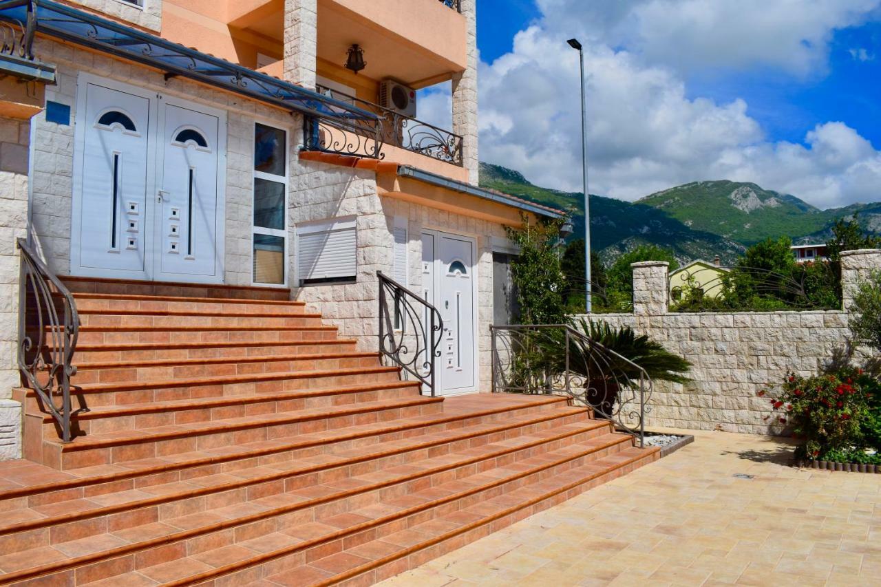 Villa Dolphin Apartments Petrovac Exterior photo