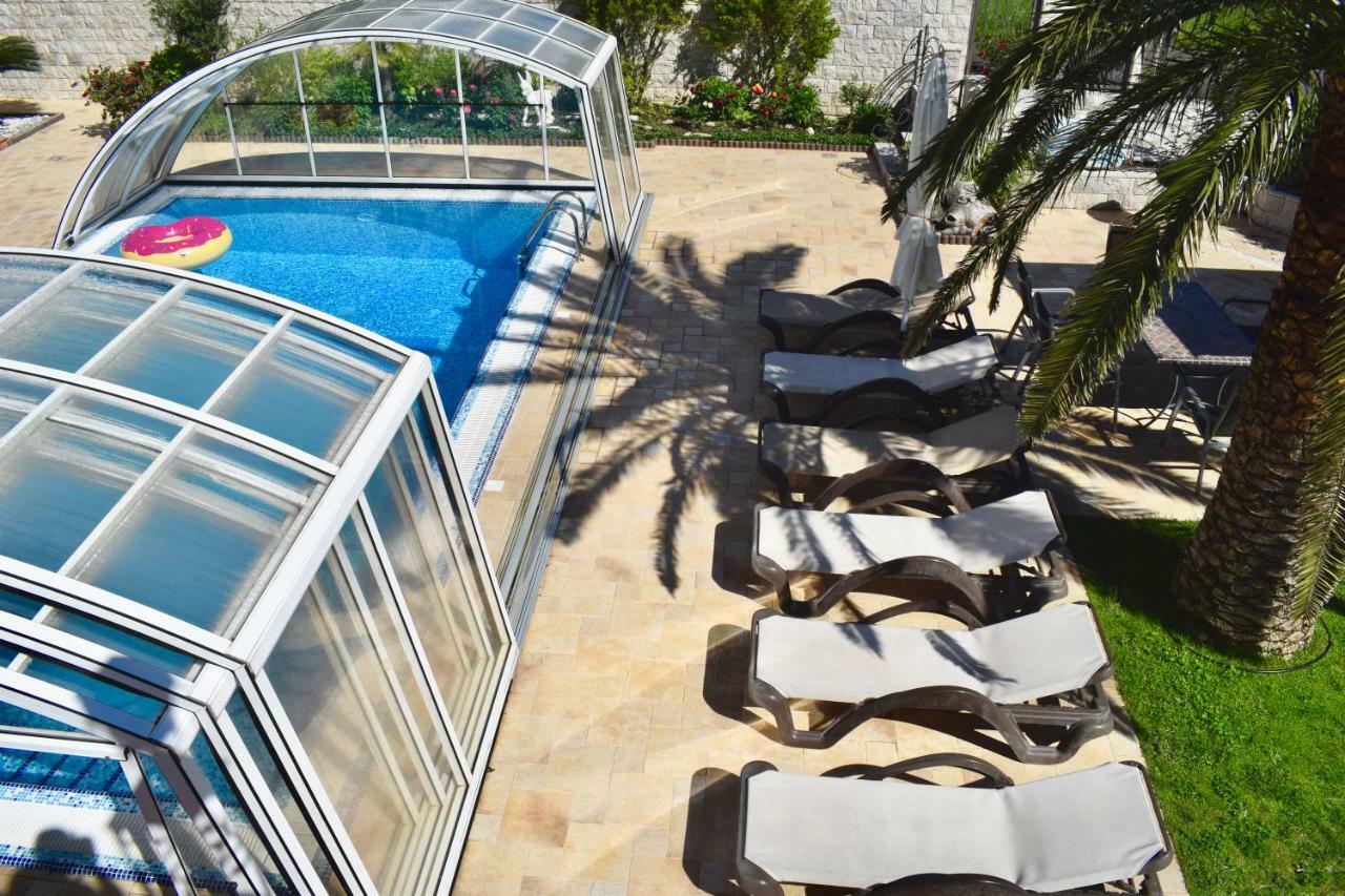 Villa Dolphin Apartments Petrovac Exterior photo