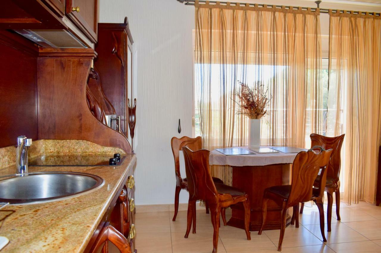Villa Dolphin Apartments Petrovac Exterior photo