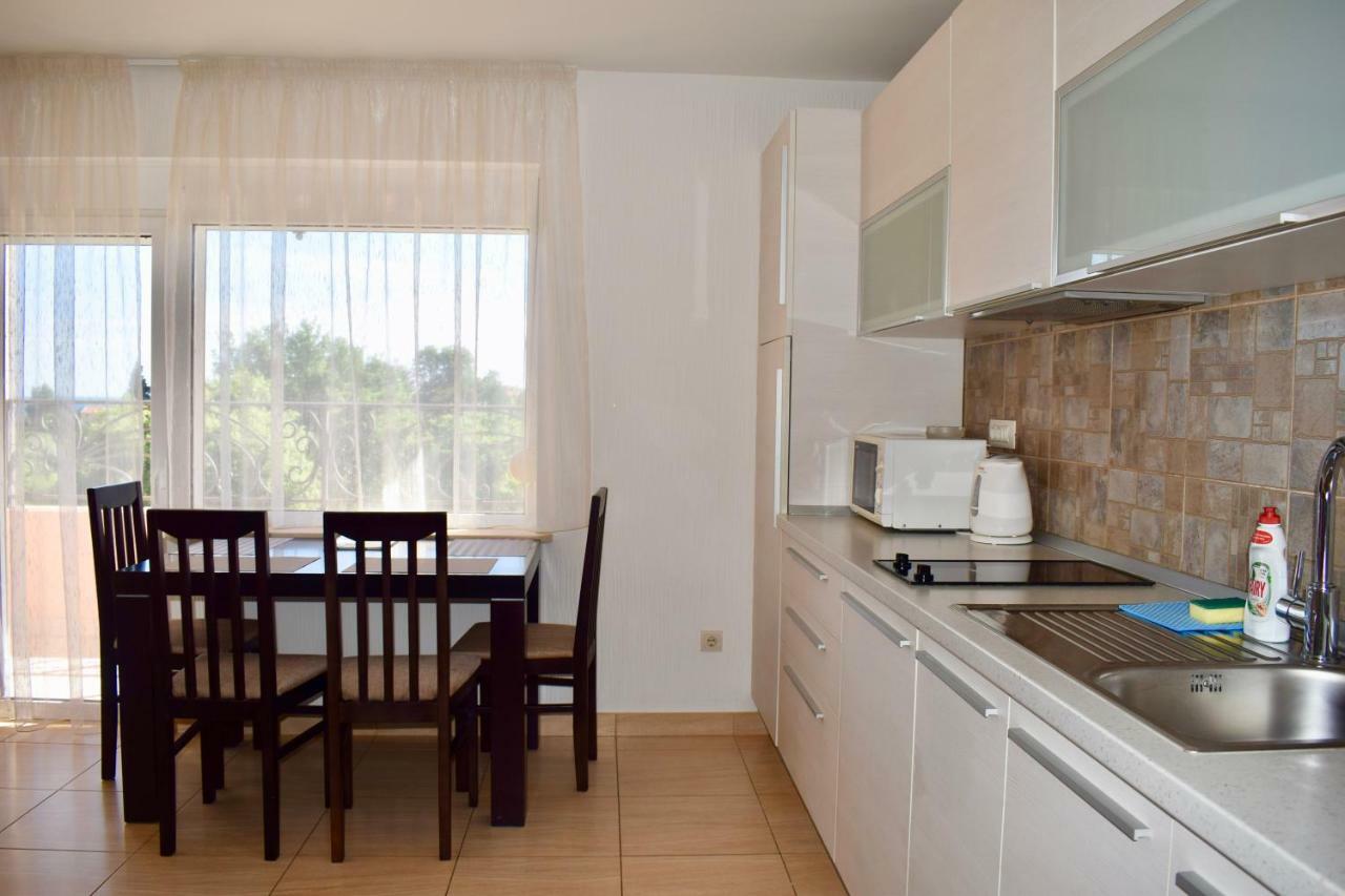 Villa Dolphin Apartments Petrovac Exterior photo